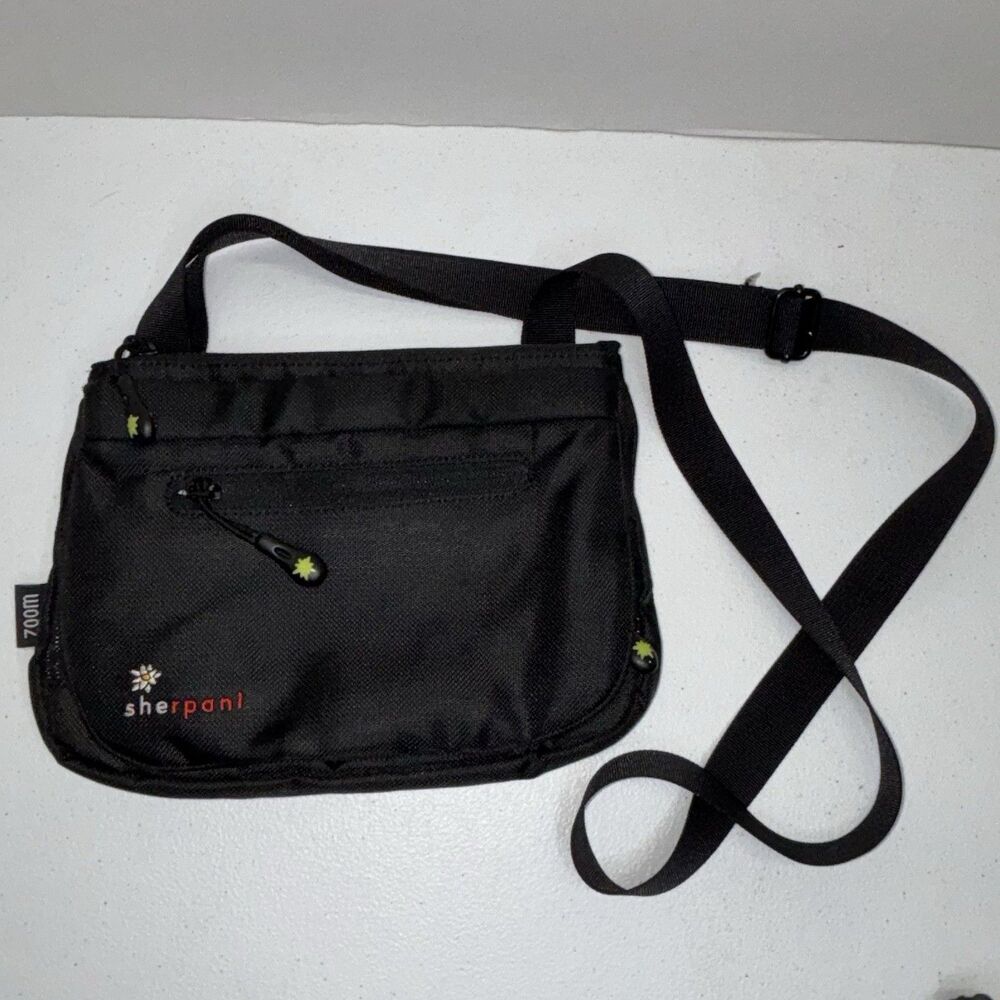 Black bag Sherpani Zoom travel bag purse crossbody